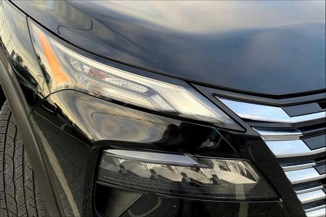 Photo of 2024 Super Black Nissan Rogue