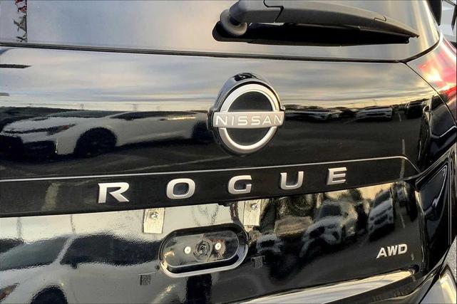 Photo of 2024 Super Black Nissan Rogue