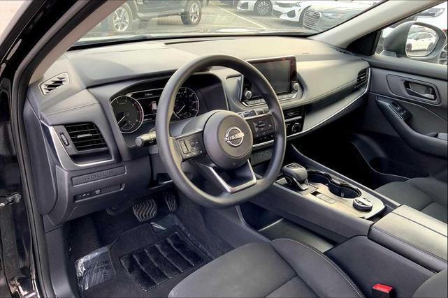 Photo of 2024 Super Black Nissan Rogue