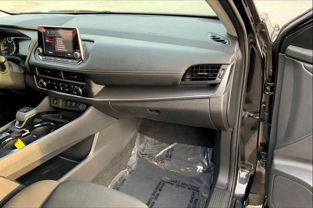 Photo of 2024 Super Black Nissan Rogue