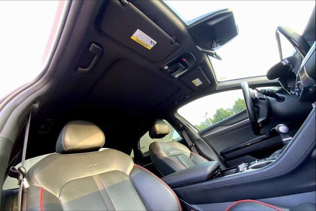 Photo of 2023 Glacial White Pearl Kia K5