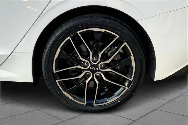 Photo of 2023 Glacial White Pearl Kia K5
