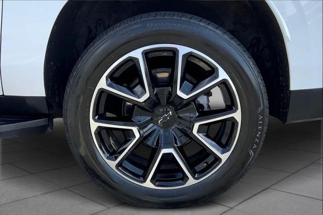 Photo of 2024 Summit White Chevrolet Suburban