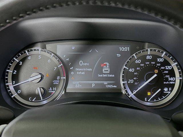Photo of 2022 Silver Toyota Highlander