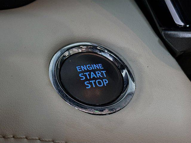 Photo of 2022 Silver Toyota Highlander
