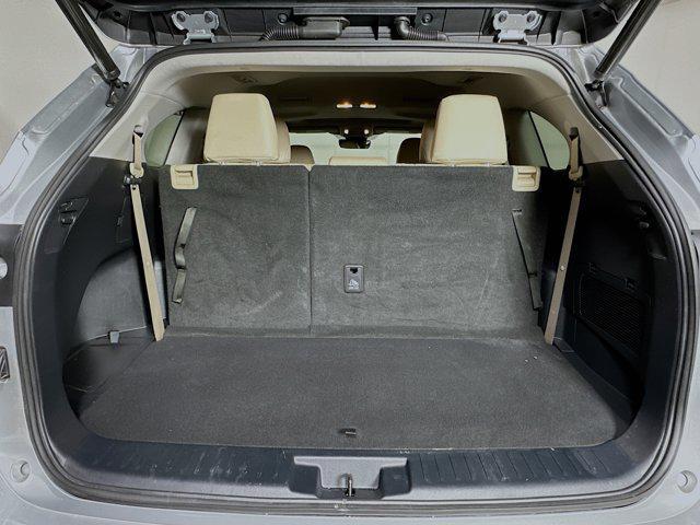 Photo of 2022 Silver Toyota Highlander