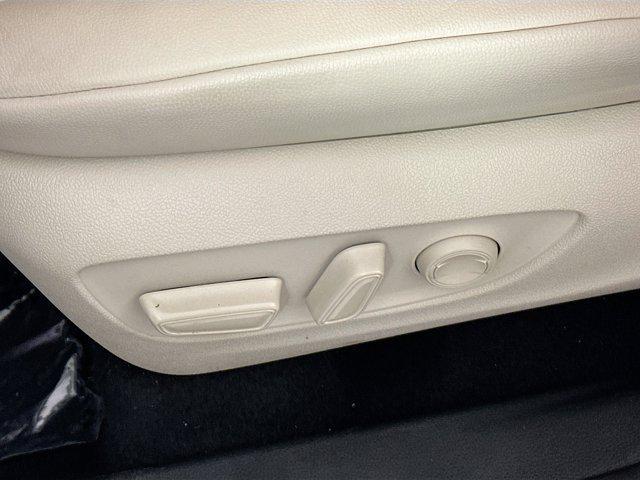 Photo of 2022 Silver Toyota Highlander