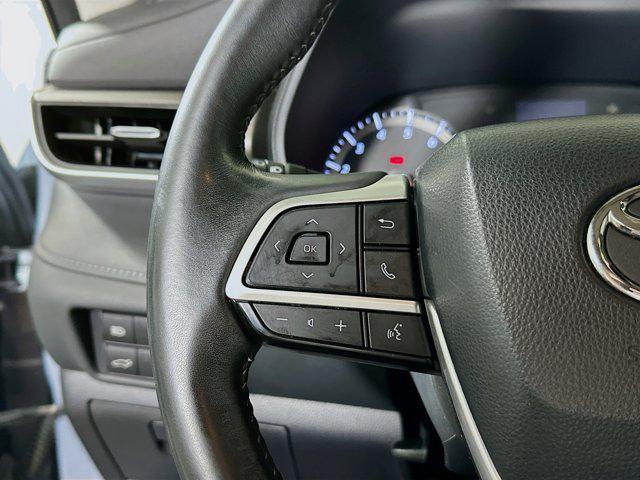 Photo of 2022 Moon Dust Toyota Highlander