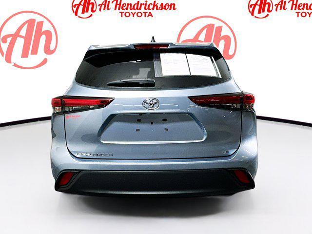Photo of 2022 Moon Dust Toyota Highlander