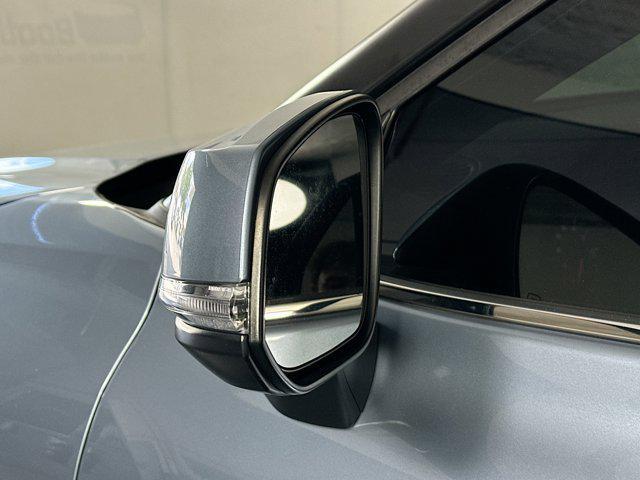 Photo of 2022 Moon Dust Toyota Highlander