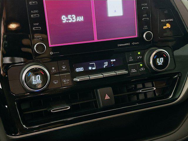 Photo of 2022 Moon Dust Toyota Highlander