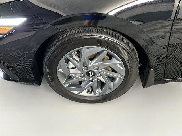 Photo of 2024 Abyss Black Hyundai ELANTRA