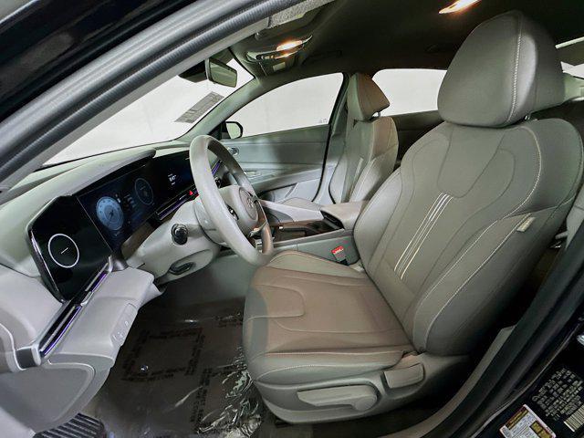 Photo of 2024 Abyss Black Hyundai ELANTRA
