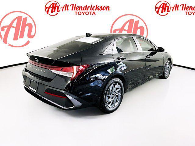 Photo of 2024 Abyss Black Hyundai ELANTRA