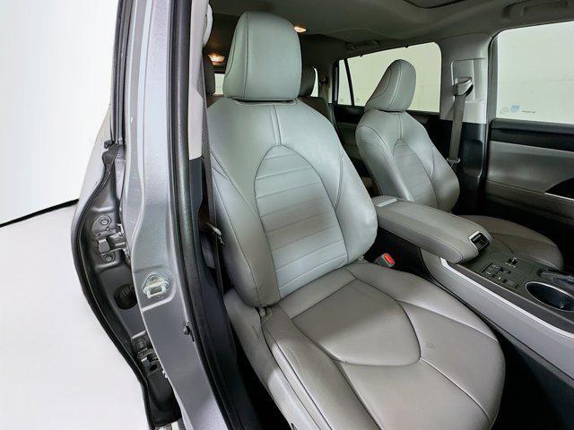Photo of 2023 Celestial Silver Toyota Highlander