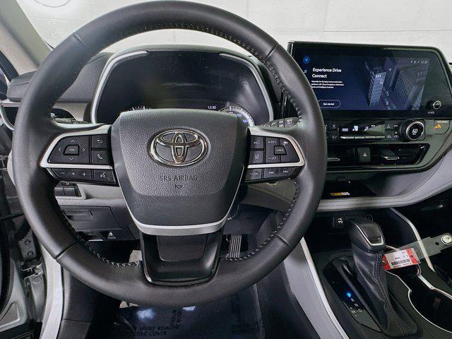 Photo of 2023 Celestial Silver Toyota Highlander