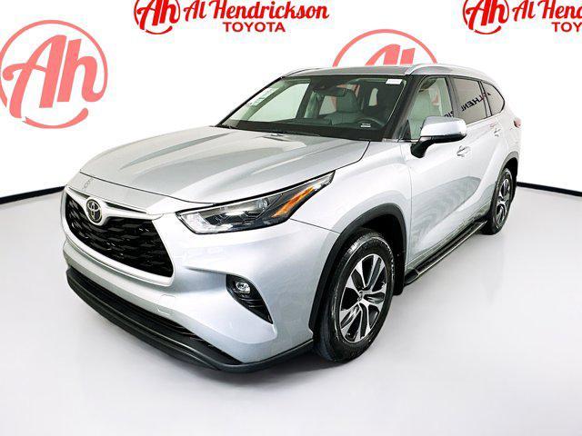 Photo of 2023 Celestial Silver Toyota Highlander