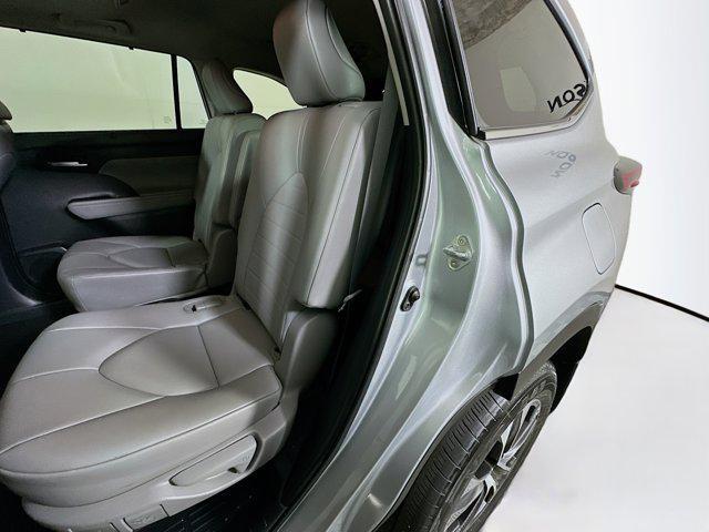 Photo of 2023 Celestial Silver Toyota Highlander