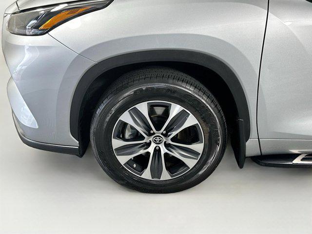 Photo of 2023 Celestial Silver Toyota Highlander