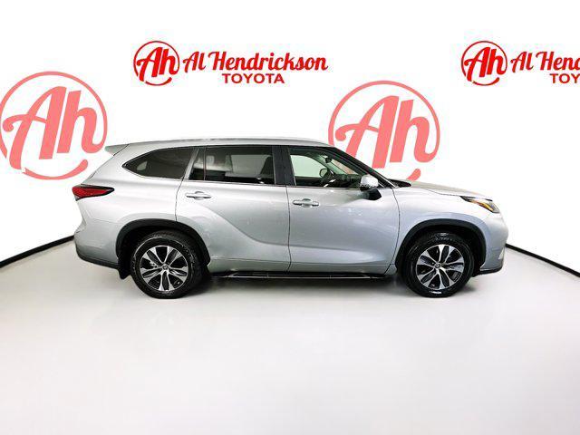 Photo of 2023 Celestial Silver Toyota Highlander