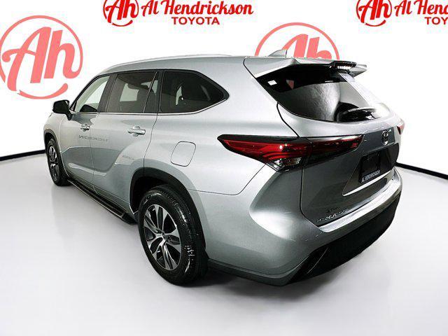 Photo of 2023 Celestial Silver Toyota Highlander