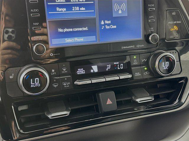 Photo of 2022 Moon Dust Toyota Highlander