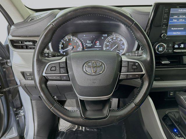 Photo of 2022 Moon Dust Toyota Highlander