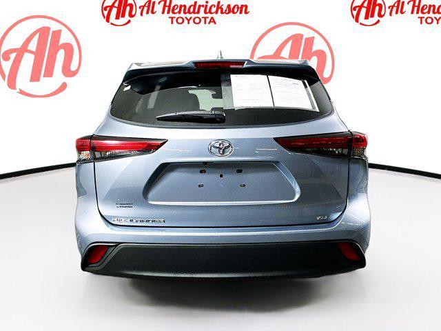 Photo of 2022 Moon Dust Toyota Highlander