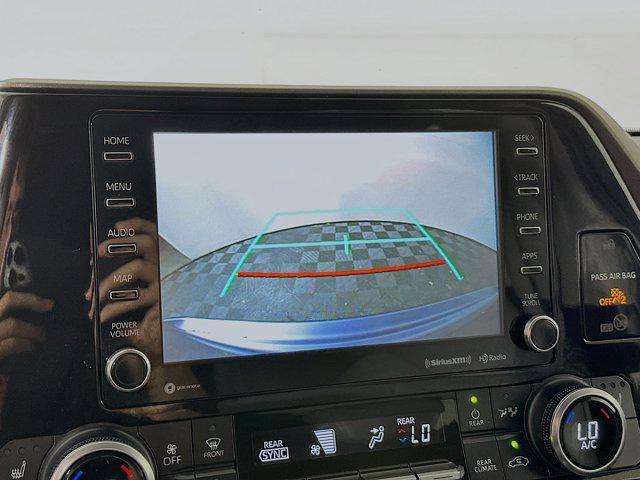 Photo of 2022 Moon Dust Toyota Highlander