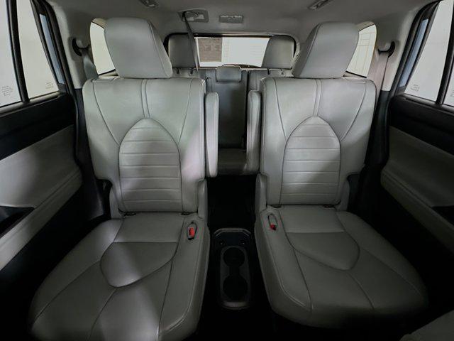 Photo of 2022 Moon Dust Toyota Highlander
