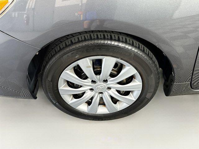 Photo of 2013 Gray Toyota Corolla