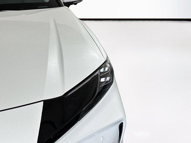 Photo of 2025 Pearl Toyota Camry