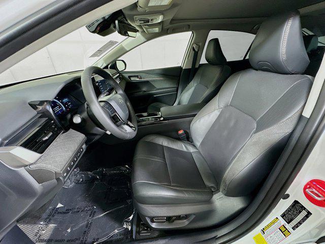Photo of 2025 Pearl Toyota Camry