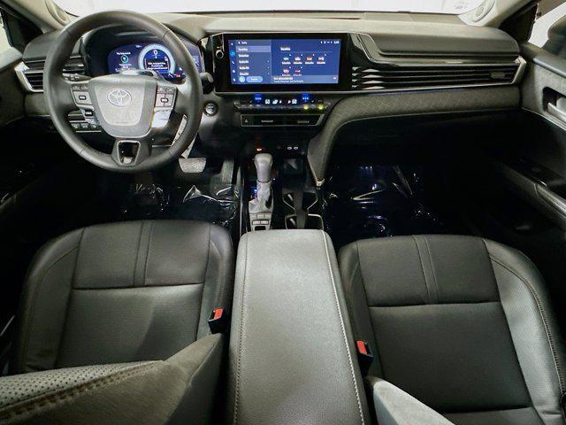 Photo of 2025 Pearl Toyota Camry