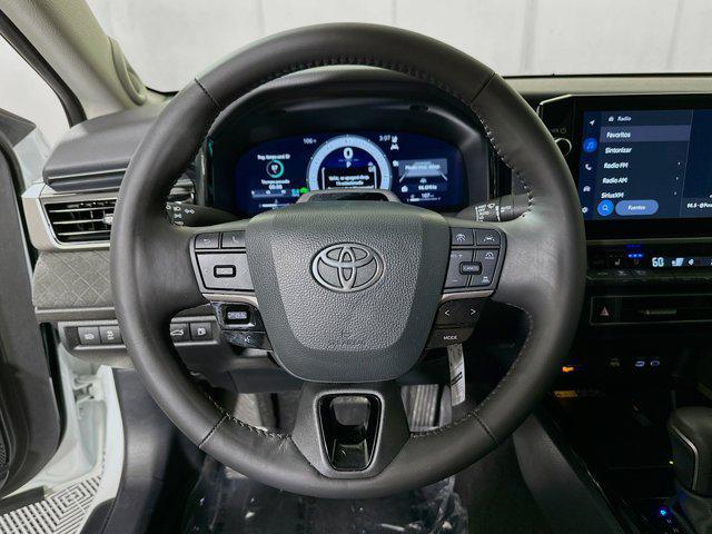Photo of 2025 Pearl Toyota Camry