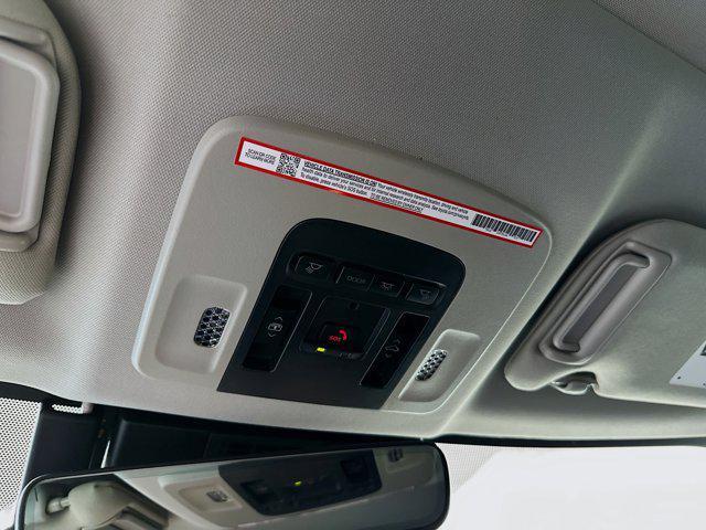 Photo of 2025 Pearl Toyota Camry