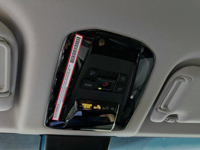 Photo of 2024 Pearl Toyota Venza
