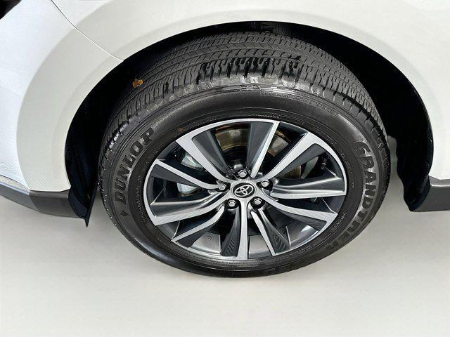 Photo of 2024 Pearl Toyota Venza