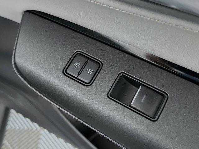 Photo of 2024 Pearl Toyota Venza