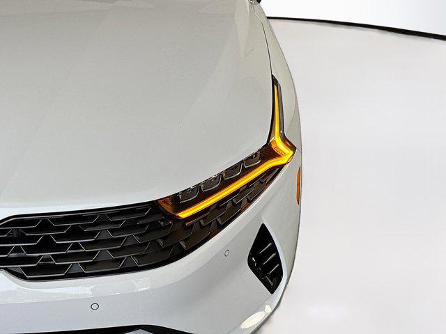 Photo of 2024 Glacial White Pearl Kia K5