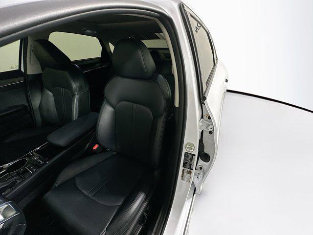 Photo of 2024 Glacial White Pearl Kia K5