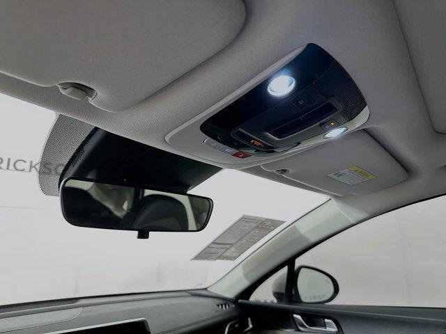 Photo of 2024 Glacial White Pearl Kia K5