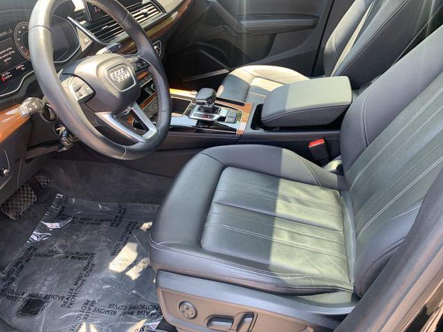 Photo of 2022 Mythos Black Metallic Audi Q5