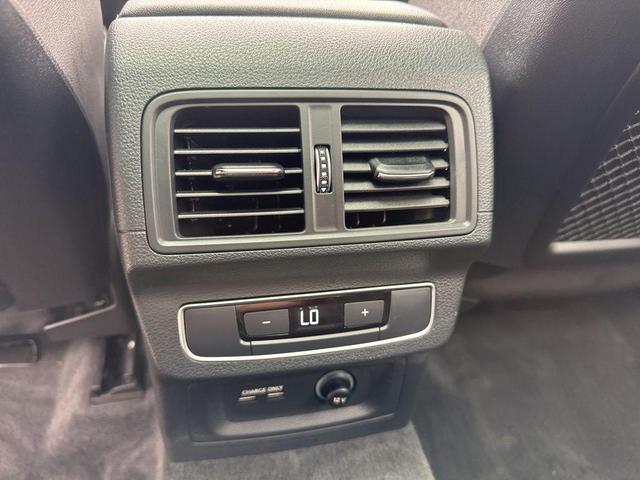 Photo of 2024 Glacier White Metallic Audi Q5