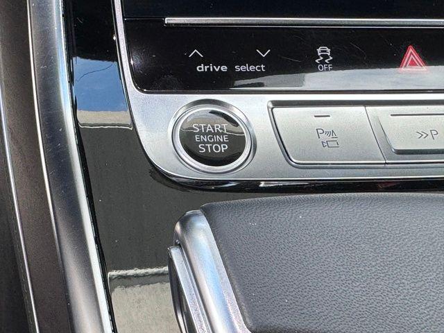 Photo of 2023 Mythos Black Metallic Audi Q7