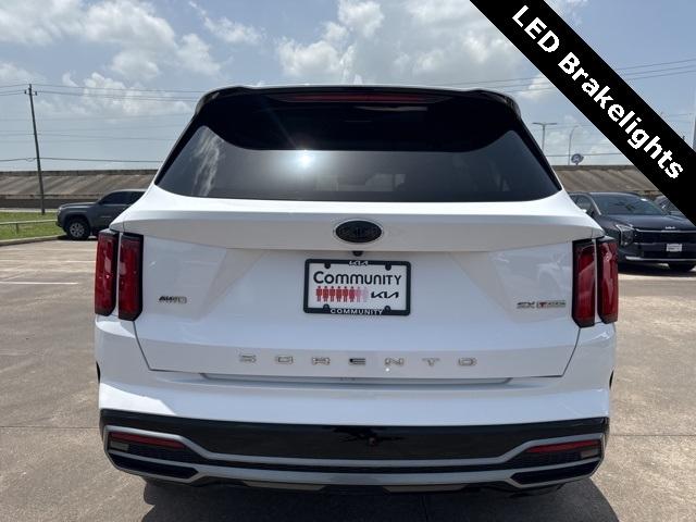 Photo of 2021 Glacial White Pearl Kia Sorento