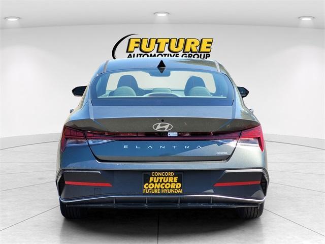 Photo of 2025 Amazon Gray Hyundai ELANTRA HEV
