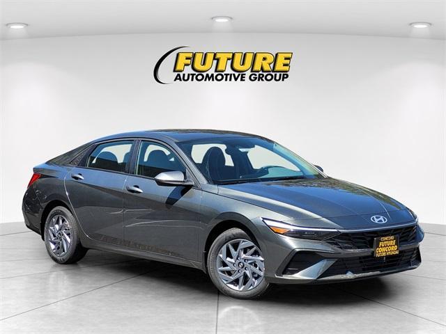 Photo of 2025 Amazon Gray Hyundai ELANTRA HEV