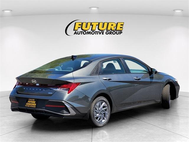 Photo of 2025 Amazon Gray Hyundai ELANTRA HEV