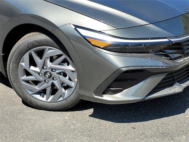 Photo of 2025 Amazon Gray Hyundai ELANTRA HEV